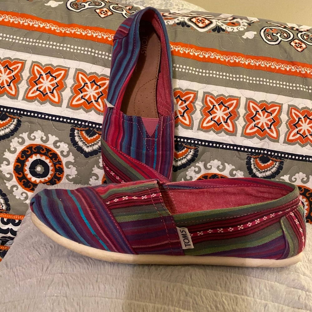 Toms